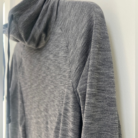 Amari Women’s Pullover Gray - Picture 4 of 6